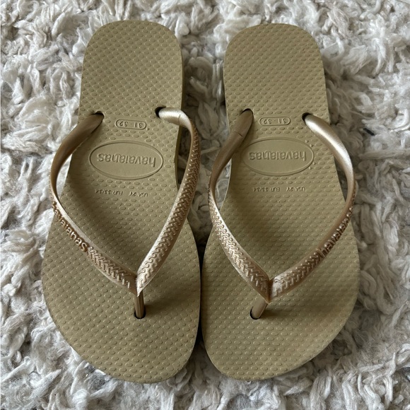 Havaianas Other - Havaianas Gold Flip Flops Sandals Girls Size 2